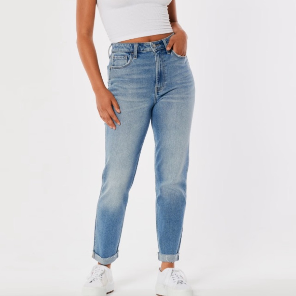 Hollister Ultra High Rise Mom Jeans Size 00